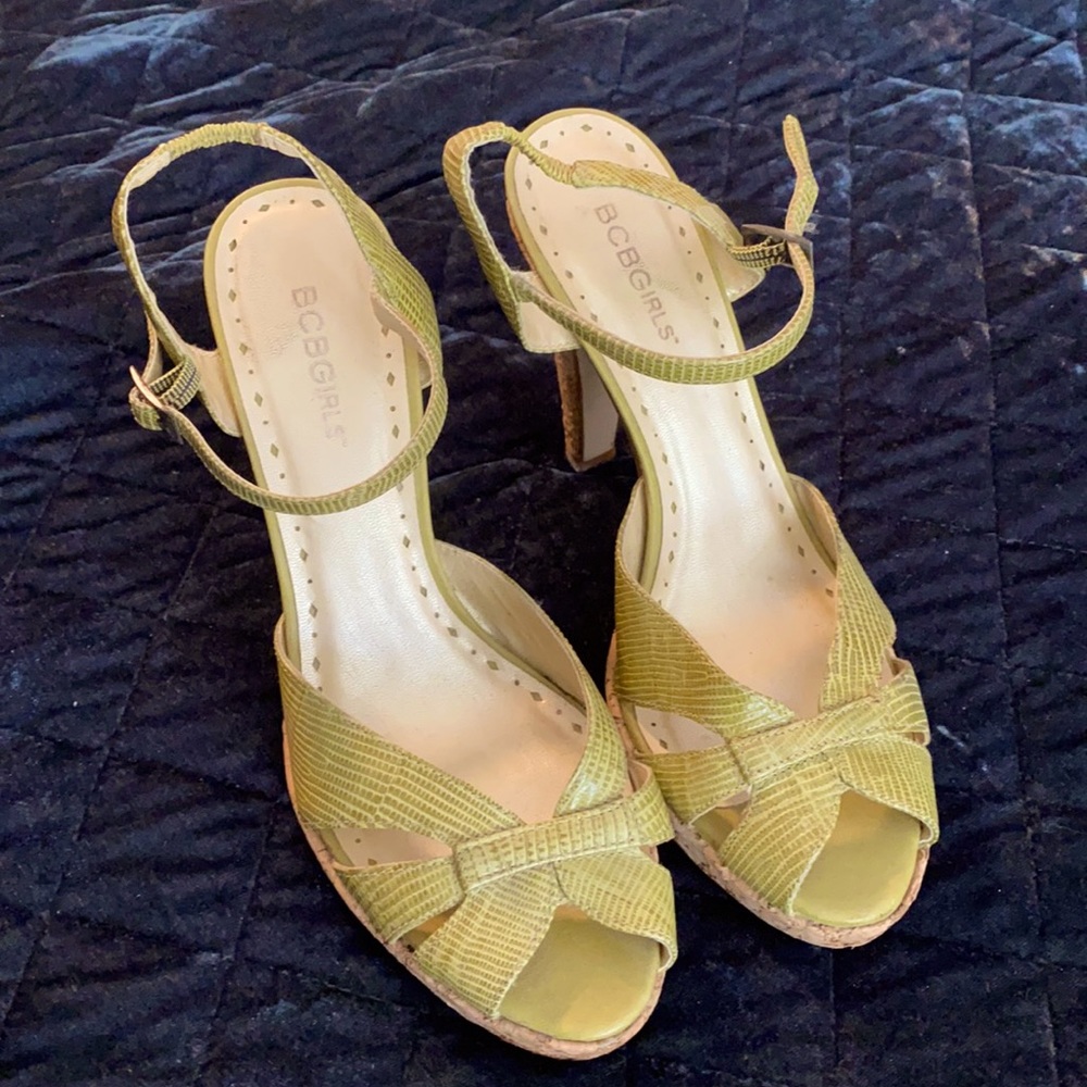 BCBGirls size 9 cork and green leather heels